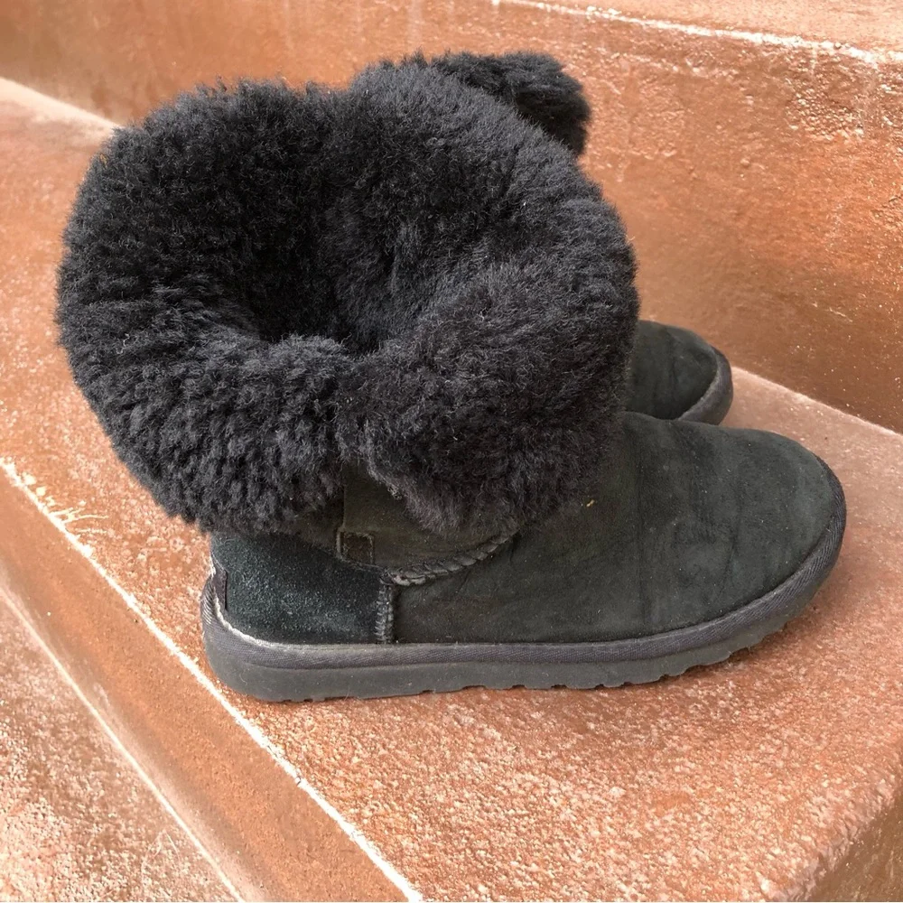 Ugg Womens Bailey Button II Boots Size 6 Black‎ Sheepskin Style 5803